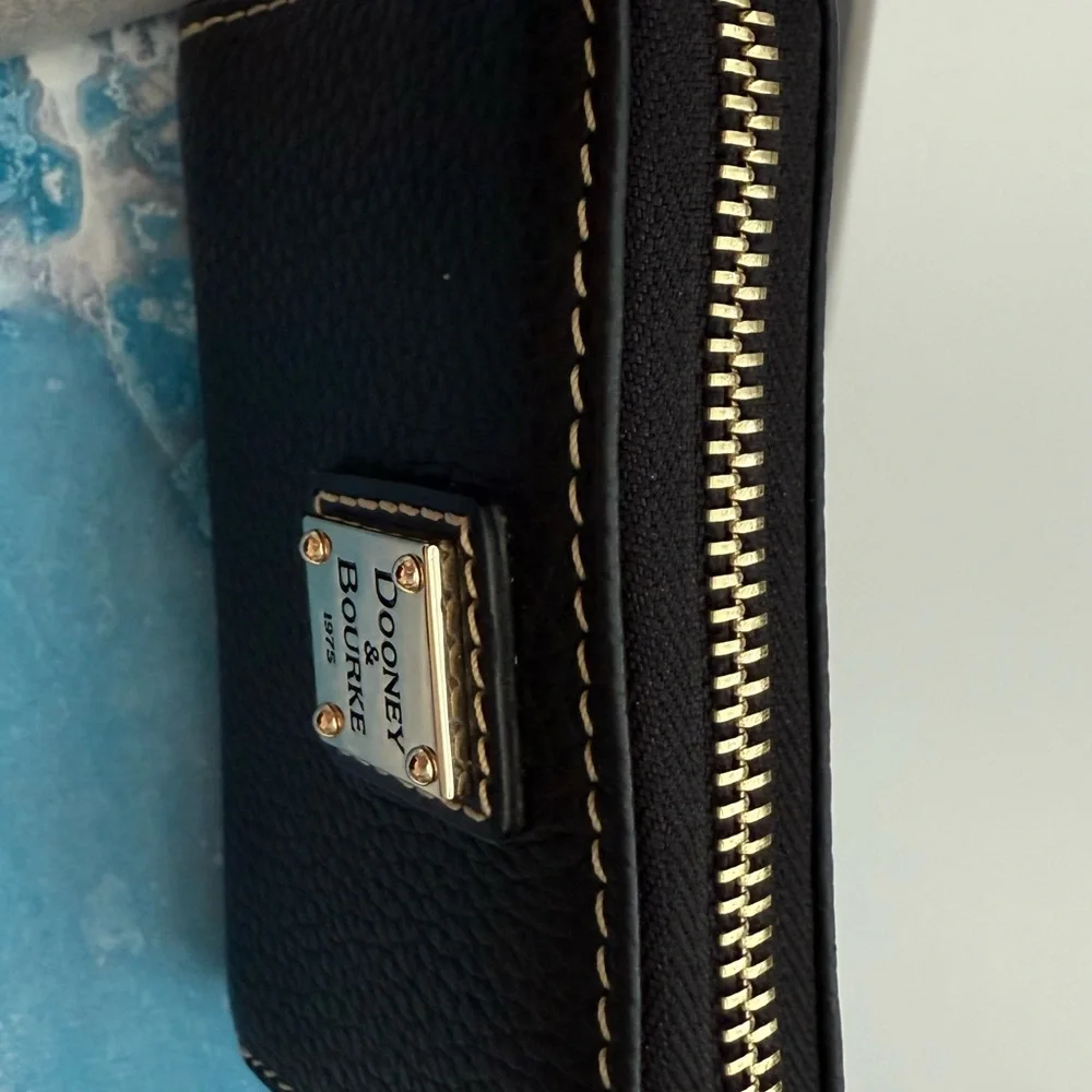 Dooney & Bourke Large Zip Around Credit Card Case